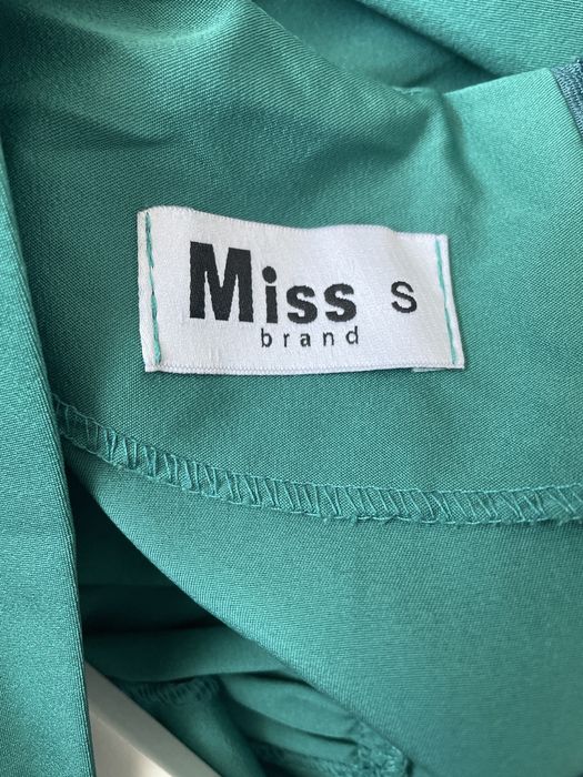 Платье вечернее зеленого цвета