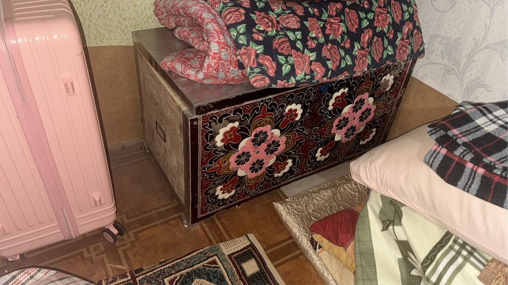 Сундук деревянный