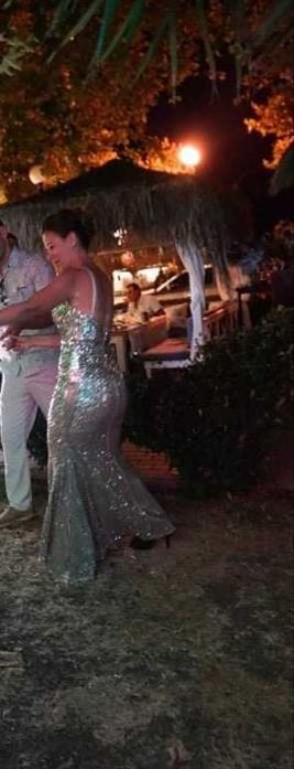 Сребриста рокля с пайети .. М