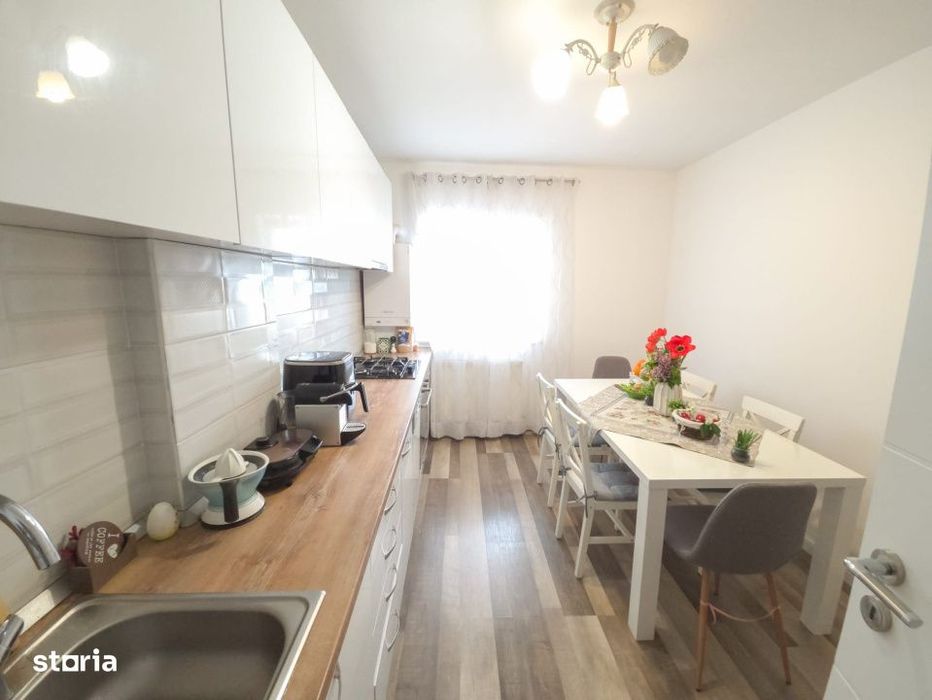 Apartament 3 camere, decomandat, 76 mp, zona Calea Bucuresti - Piata C