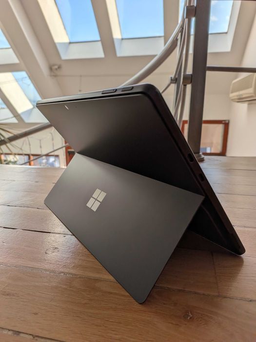 Microsoft Surface Pro 9 = 2в1 таблет+лаптоп с клавиатура и мишка