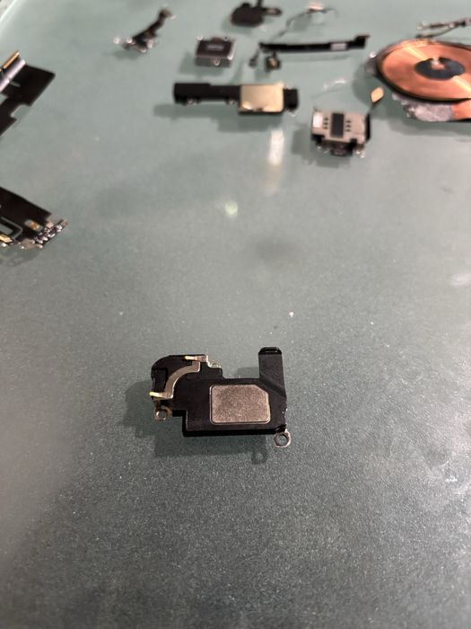 Части за iphone 13