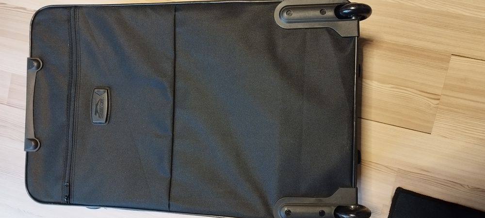 Нов куфар с колелца