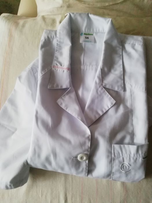 Продам медицинский халат 54- 56 размер. размера.