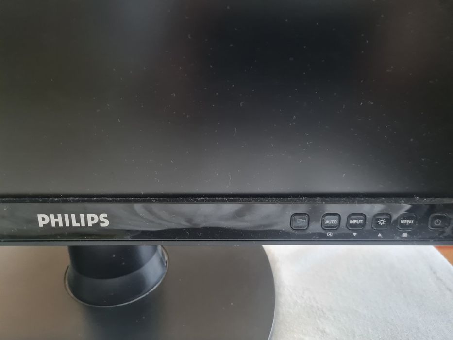 19 инчов монитор Филипс