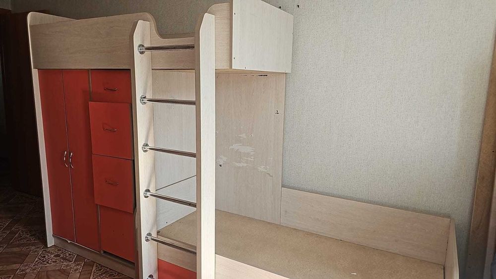 Кровать двухъярусная