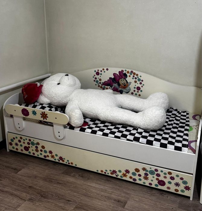 Детский мебель. Кровать. Шкаф. Комод.