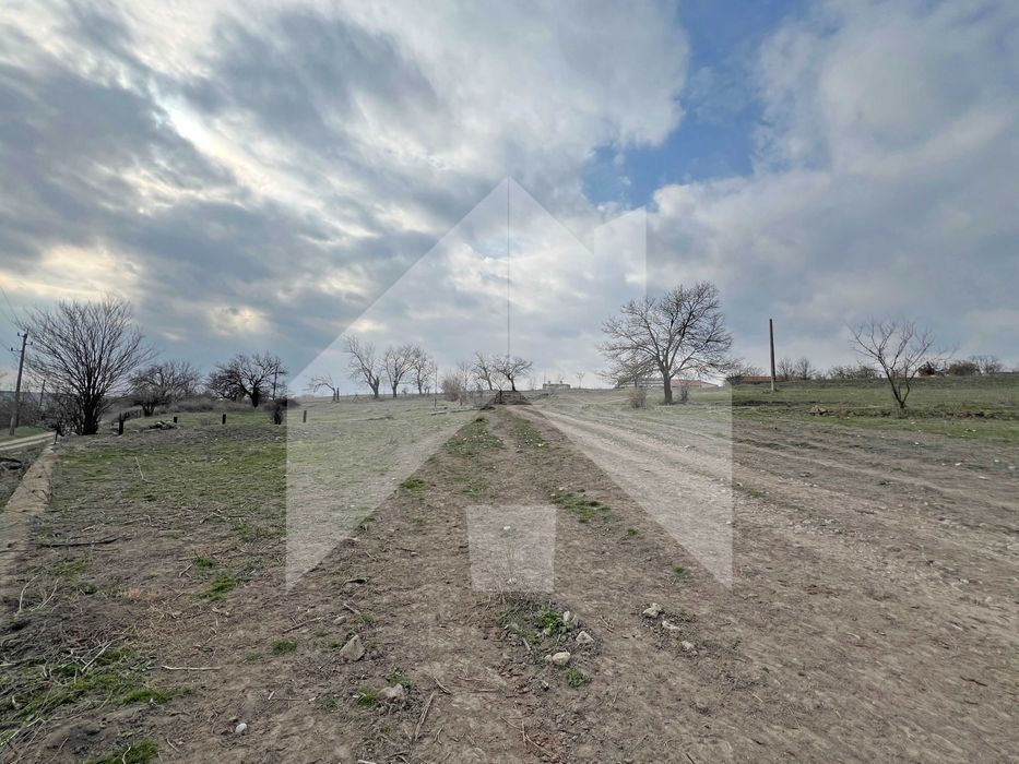 ПРОДАВА парцел в регулация 2,5 ДКА в с. Стоян Михайловски.