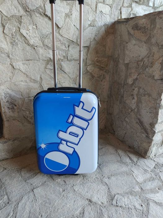 Куфар с логото на ORBIT