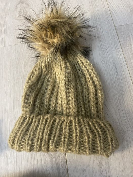 Set iarna fete fes, caciula si fular pufos, noi