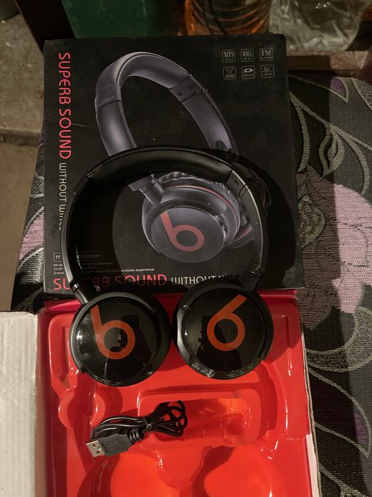beats by dre слушалки и поставка за тонколона