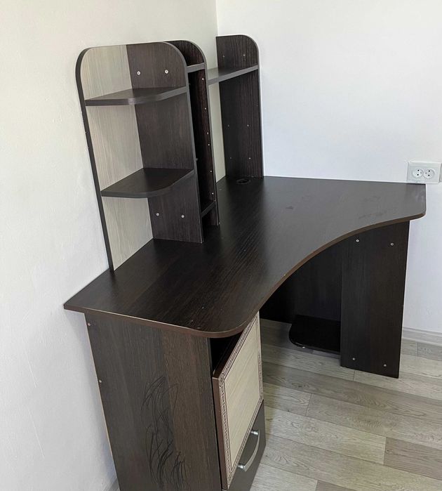 Продам угловой стол компьютерный