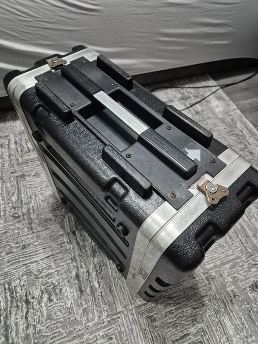 Case /rack aplificatoare 4u