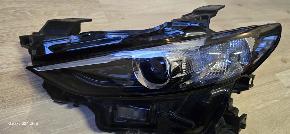 Fara stanga mazda 3 led