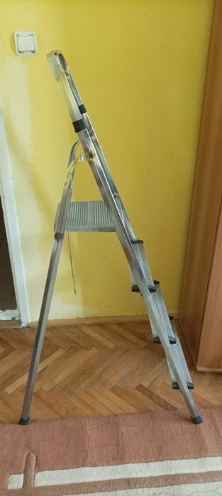 Scară metalică pliabilă