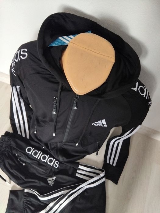 Nou! Material bun Trening Adidas .