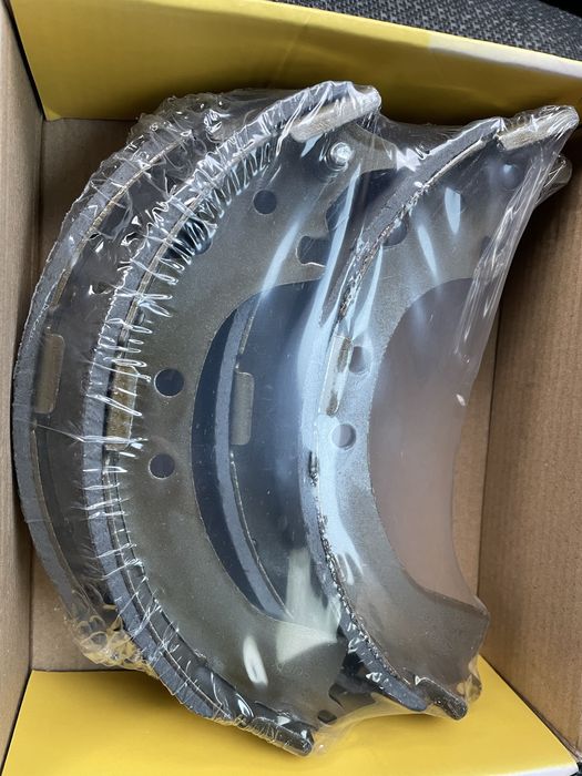 Задние тормозные колодки барабанные Камри 30