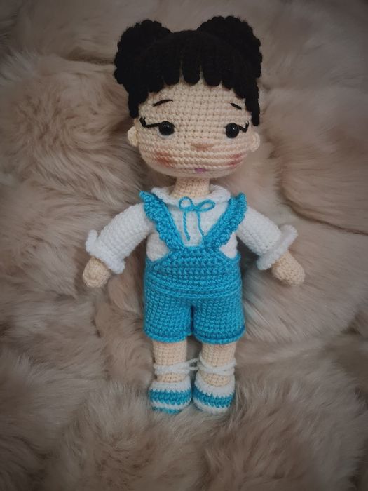 Yumshoq o'yinchoq to'qilgan