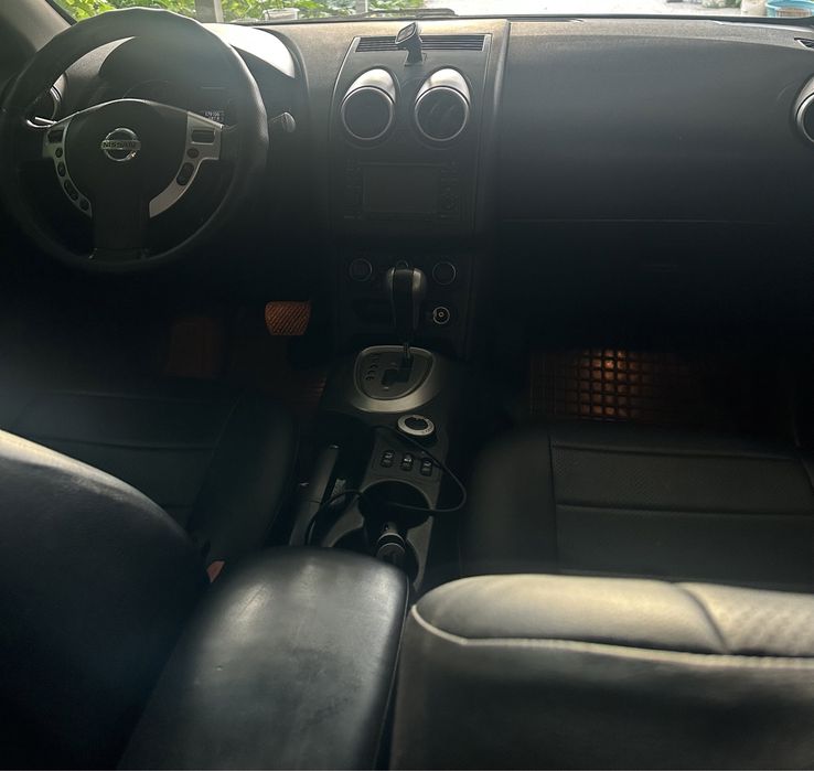 Легковой автомобиль Nissan Qashqai 2012 года