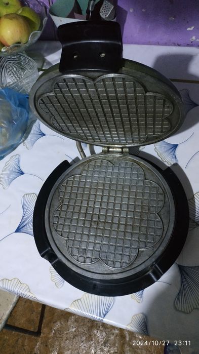 Продам Электровафельницу