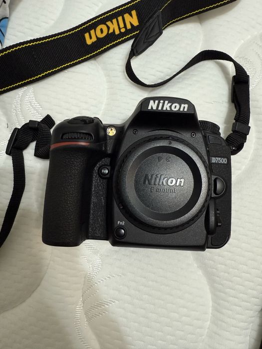Nikon D7500 Фотоапарат с 3 обектива и екстри