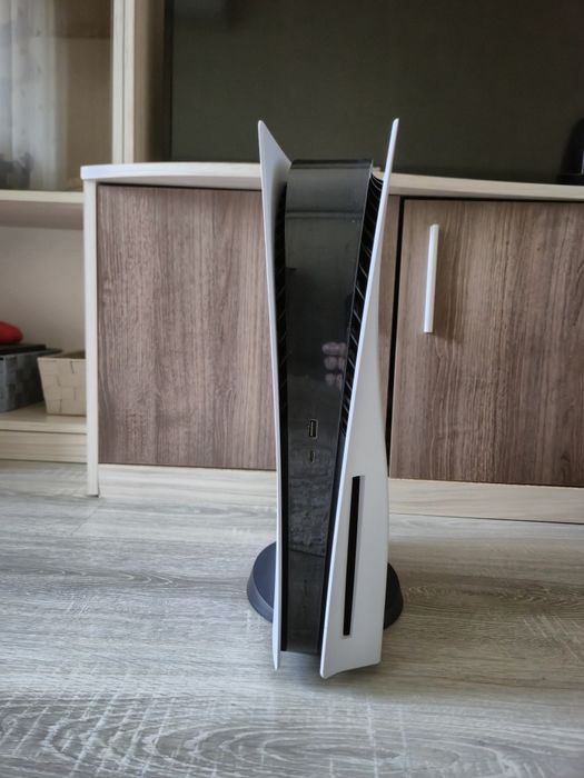 Playstation 5 Disc Edition + контролер + 2 игри