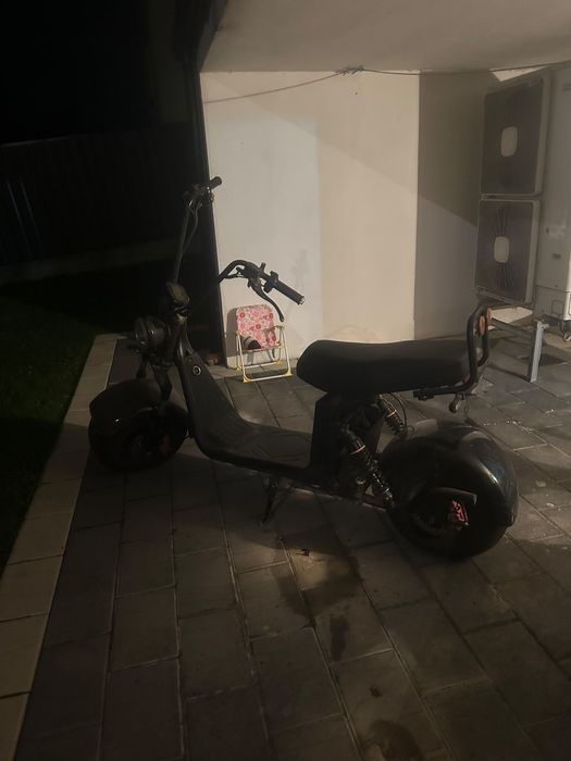 Mașina automată cu volan pe dreapta