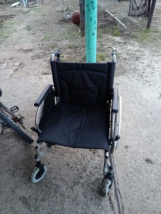 Продам инвалидное кресло-каляска.