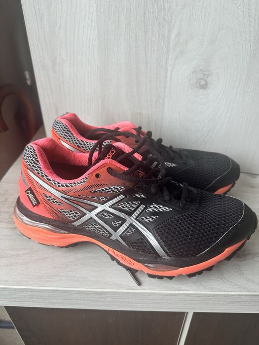 Asics Columbus  18