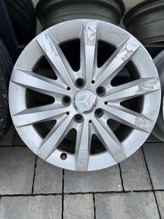 Mercedes A B C класа комплект с гуми 250лв