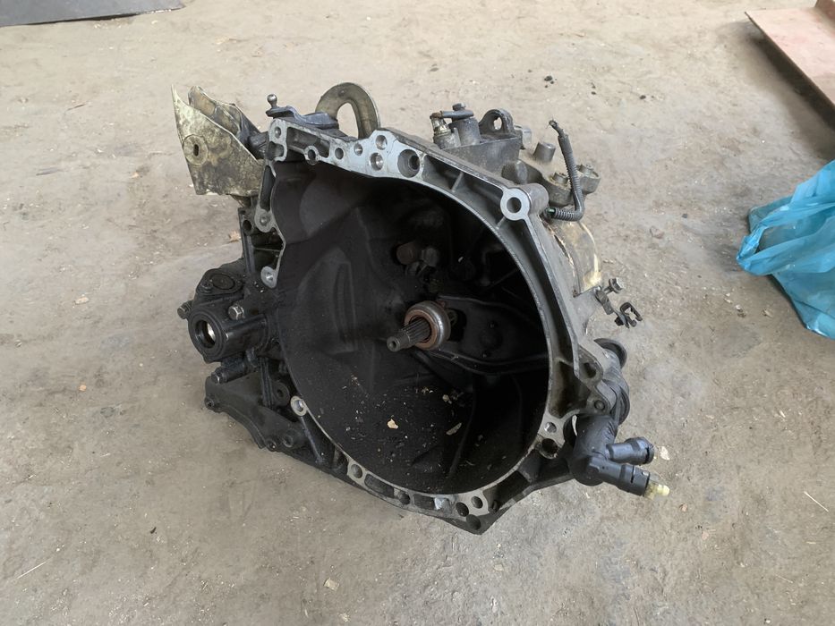 Скоростна кутия за Пежо 1.6hdi свалена е от пежо 207 2006г в перфектно