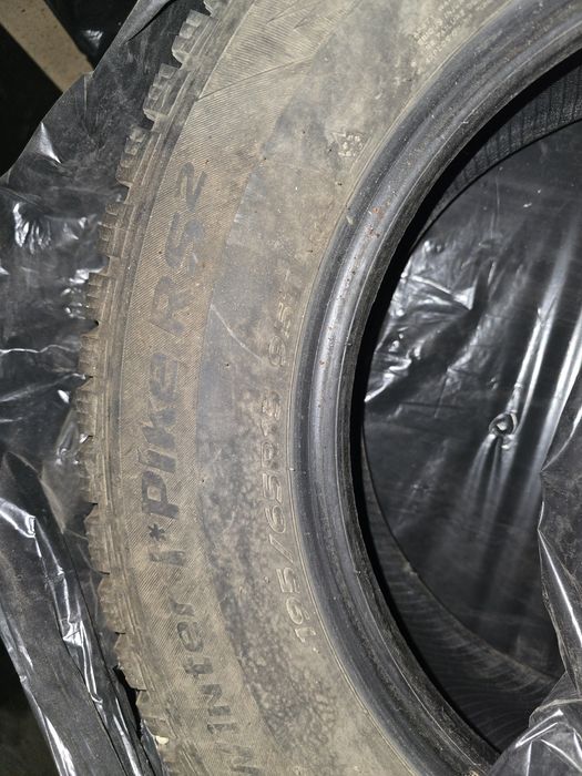 Продам зимнюю резину.