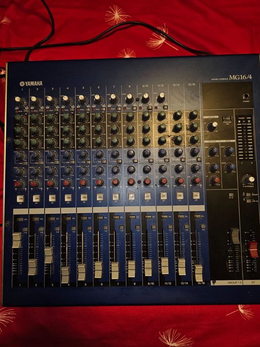 Mixer muzical Yamaha MG16/4 cu 15 intrări