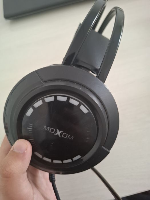 Наушники MOXOM Почти новые