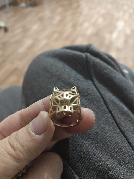 Продам золотой кольцо