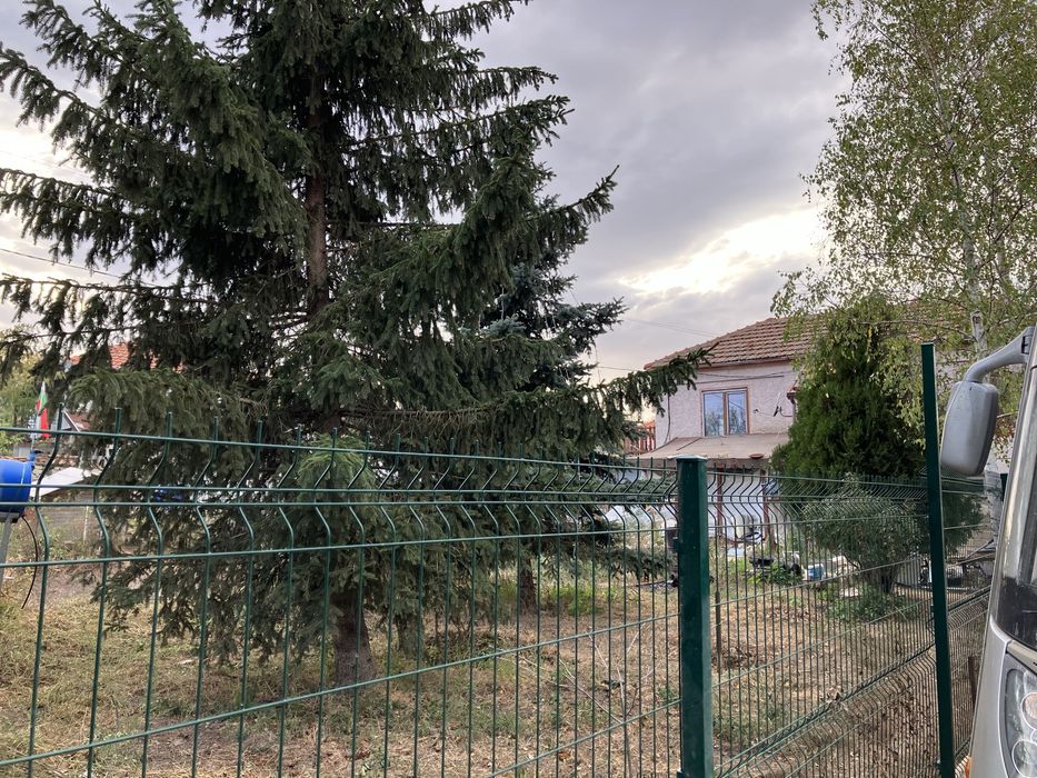 Къща с двор на минути от Варна