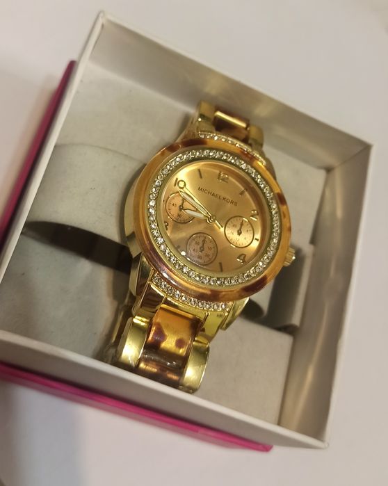 Продам часы наручные женские