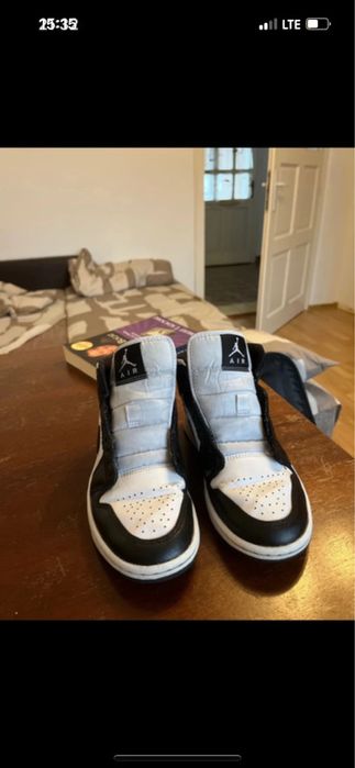 Jordan 1 mid panda