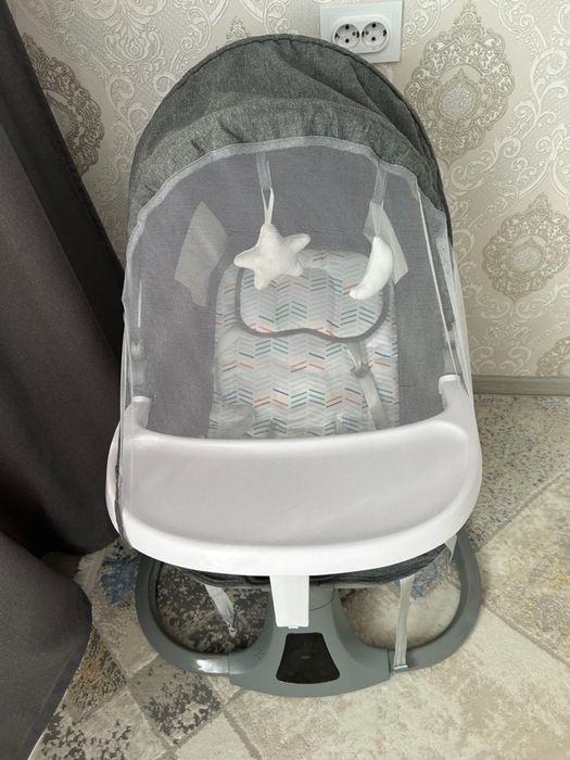 Продам комбинезон и детский шезлонг