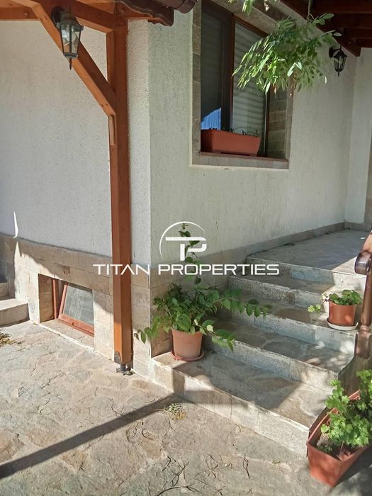 Едноетажна Къща след ремонт с двор в гр. Каблешково