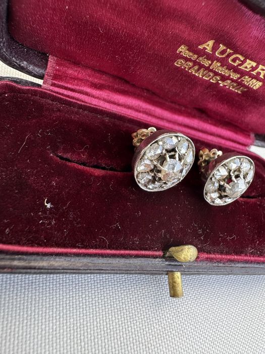 Cercei din aur cu diamante montate in argint