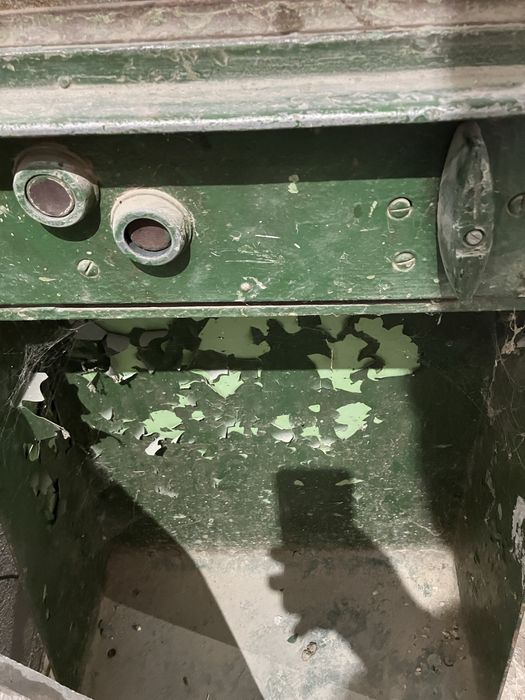 Bormasina industriala cu coloana-masina de gaurit