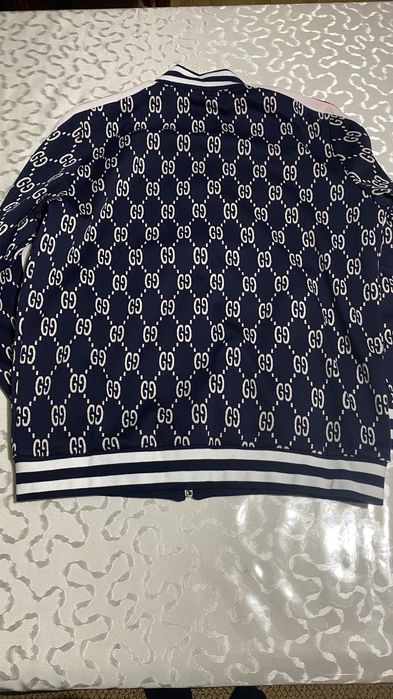 GUCCI стильный костюм