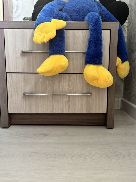 Продается шкафы, кровати, тумбочки