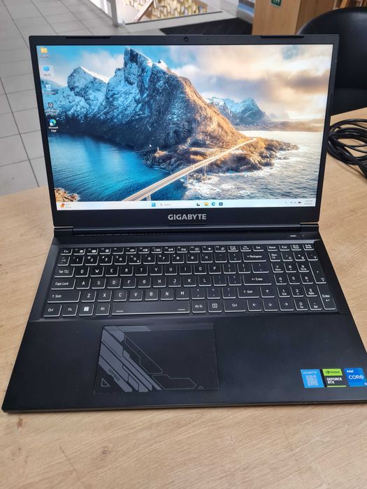 Laptop Gaming Gigabyte, i5-12500H, RTX4060, 144Hz, 16GB DDR4, 250GB SSD