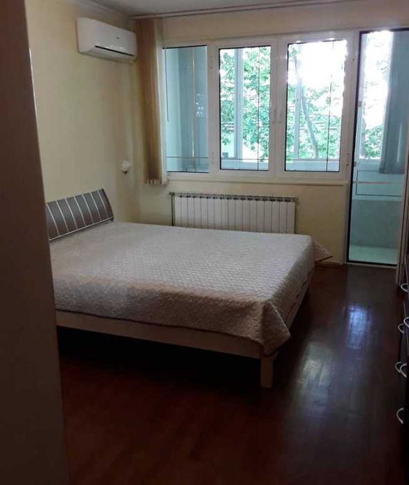 Дава се под наем Тристаен апартамент в Бургас, Център - 85 кв.м за 375 € - Снимка #3