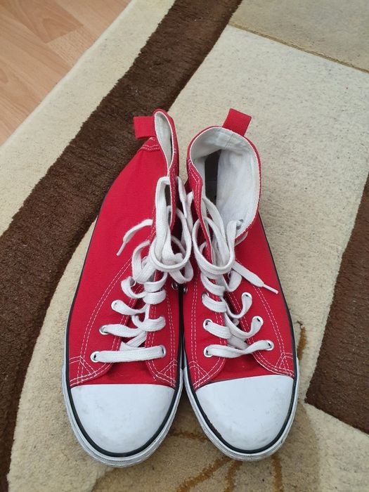 Vand 3 perechi tenesi Tex nr 40 purtati de cateva ori.