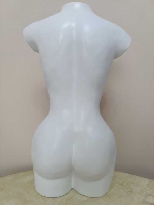 Statueta Nouă mare damă sau bărbați