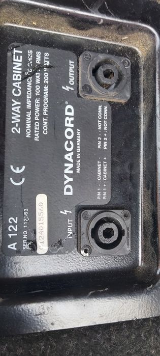 2 boxe dynacord 100w/200w dimensiuni 45 x 36 x 30 cm +statie statie Ya