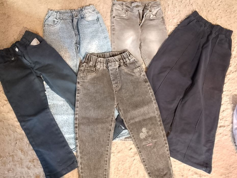 Вещи пакетами, очень много вещей.